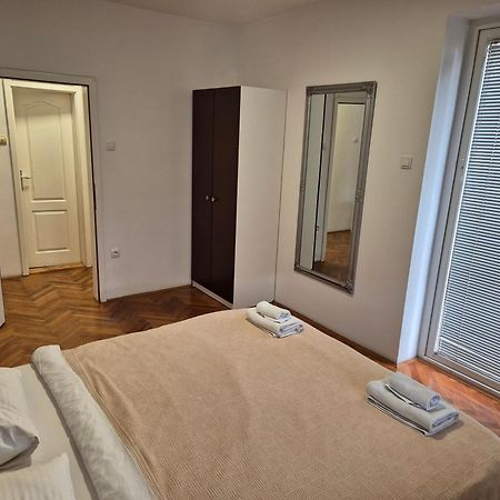 Apartmani Jasmin โนวีซาด ภายนอก รูปภาพ