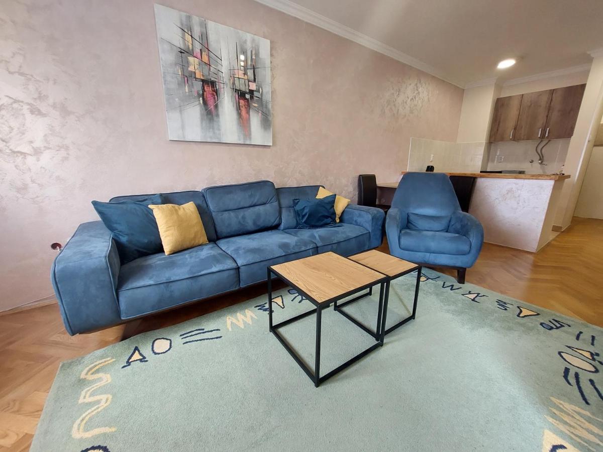 Apartmani Jasmin โนวีซาด ภายนอก รูปภาพ