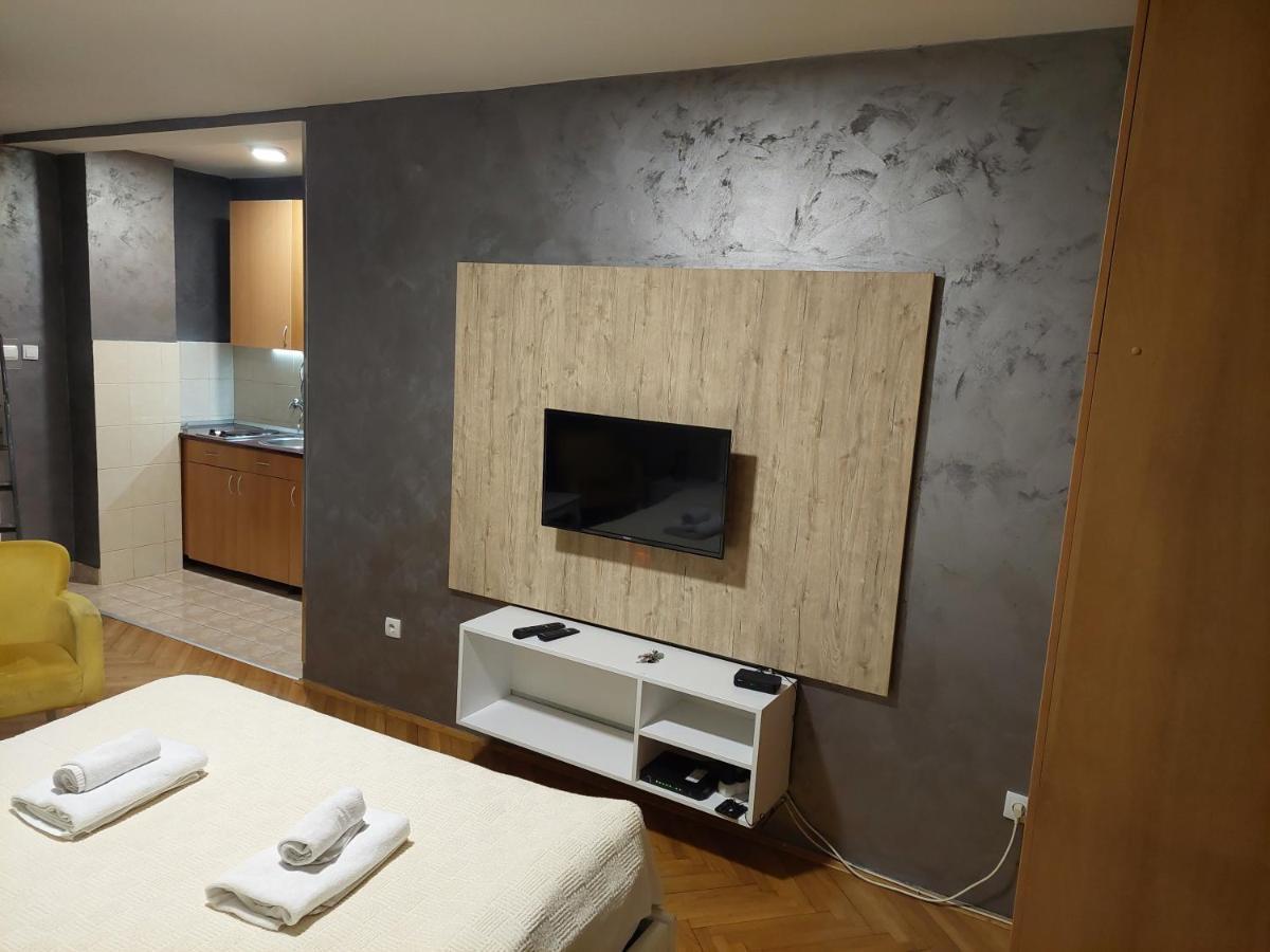 Apartmani Jasmin โนวีซาด ภายนอก รูปภาพ