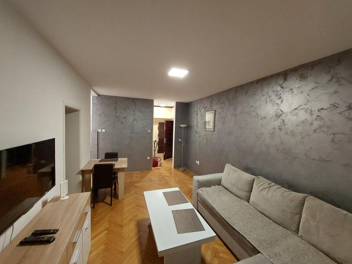 Apartmani Jasmin โนวีซาด ภายนอก รูปภาพ