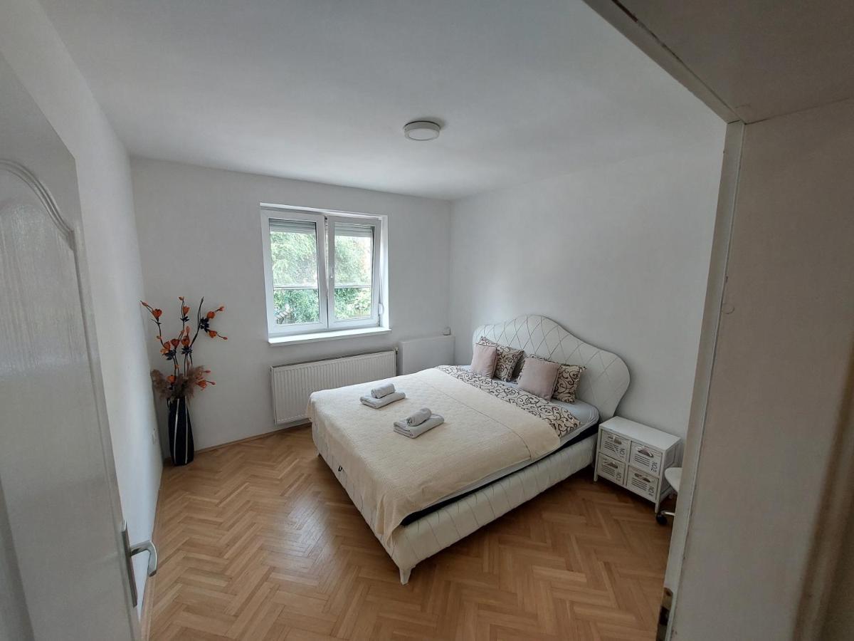 Apartmani Jasmin โนวีซาด ภายนอก รูปภาพ