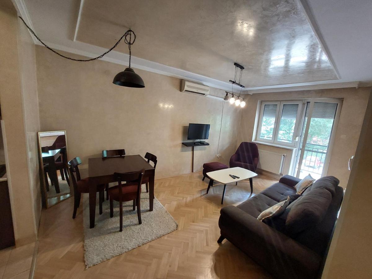 Apartmani Jasmin โนวีซาด ภายนอก รูปภาพ