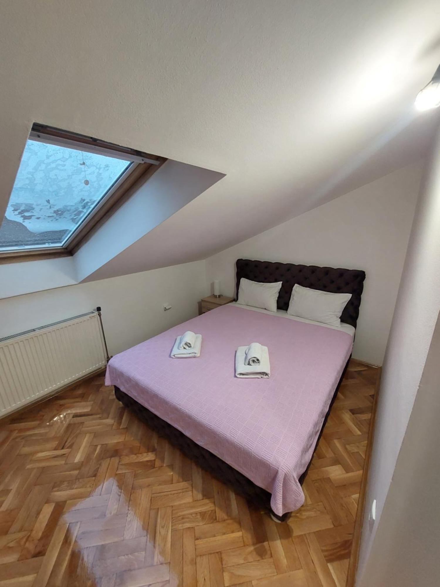 Apartmani Jasmin โนวีซาด ภายนอก รูปภาพ