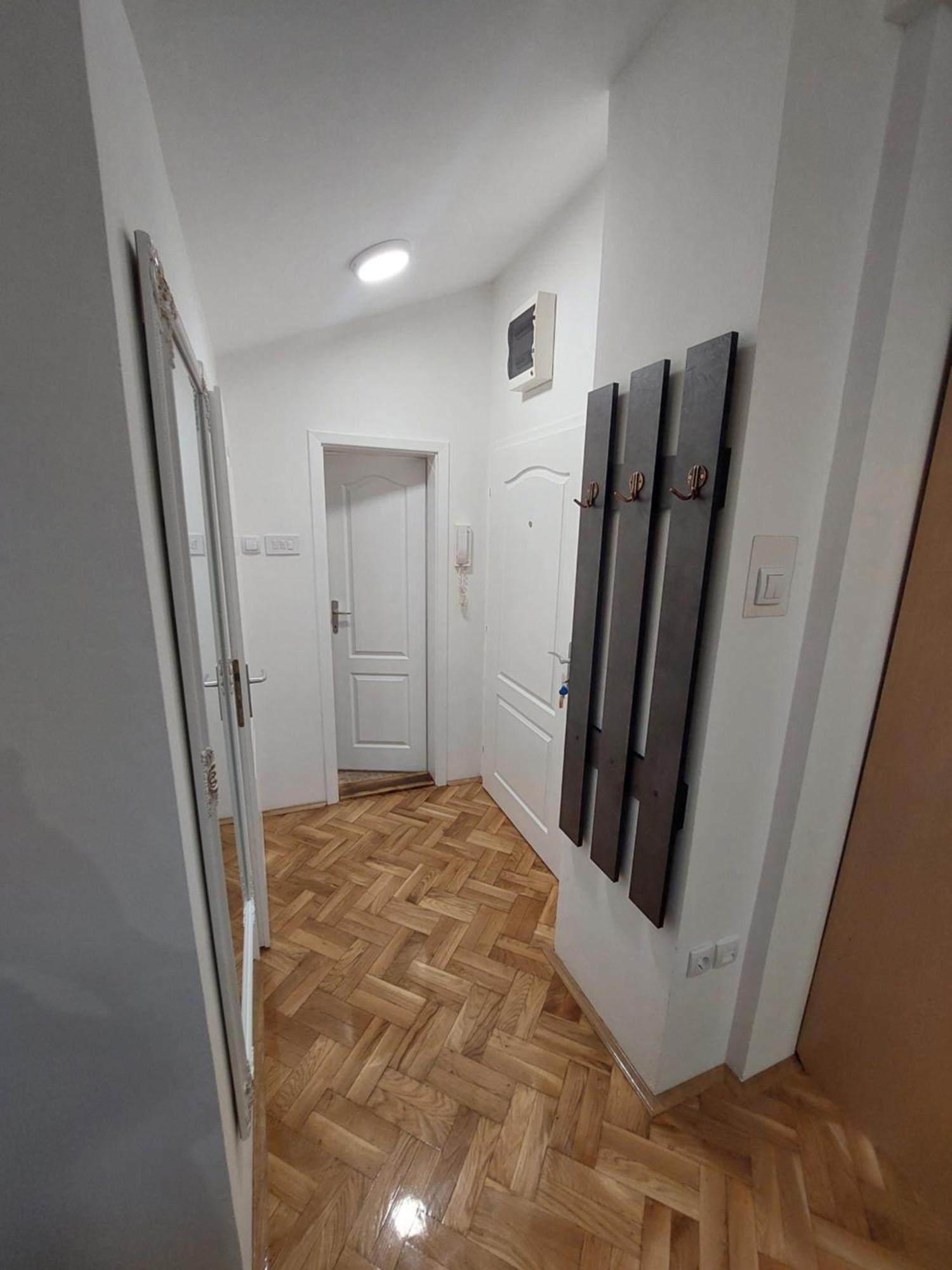Apartmani Jasmin โนวีซาด ภายนอก รูปภาพ