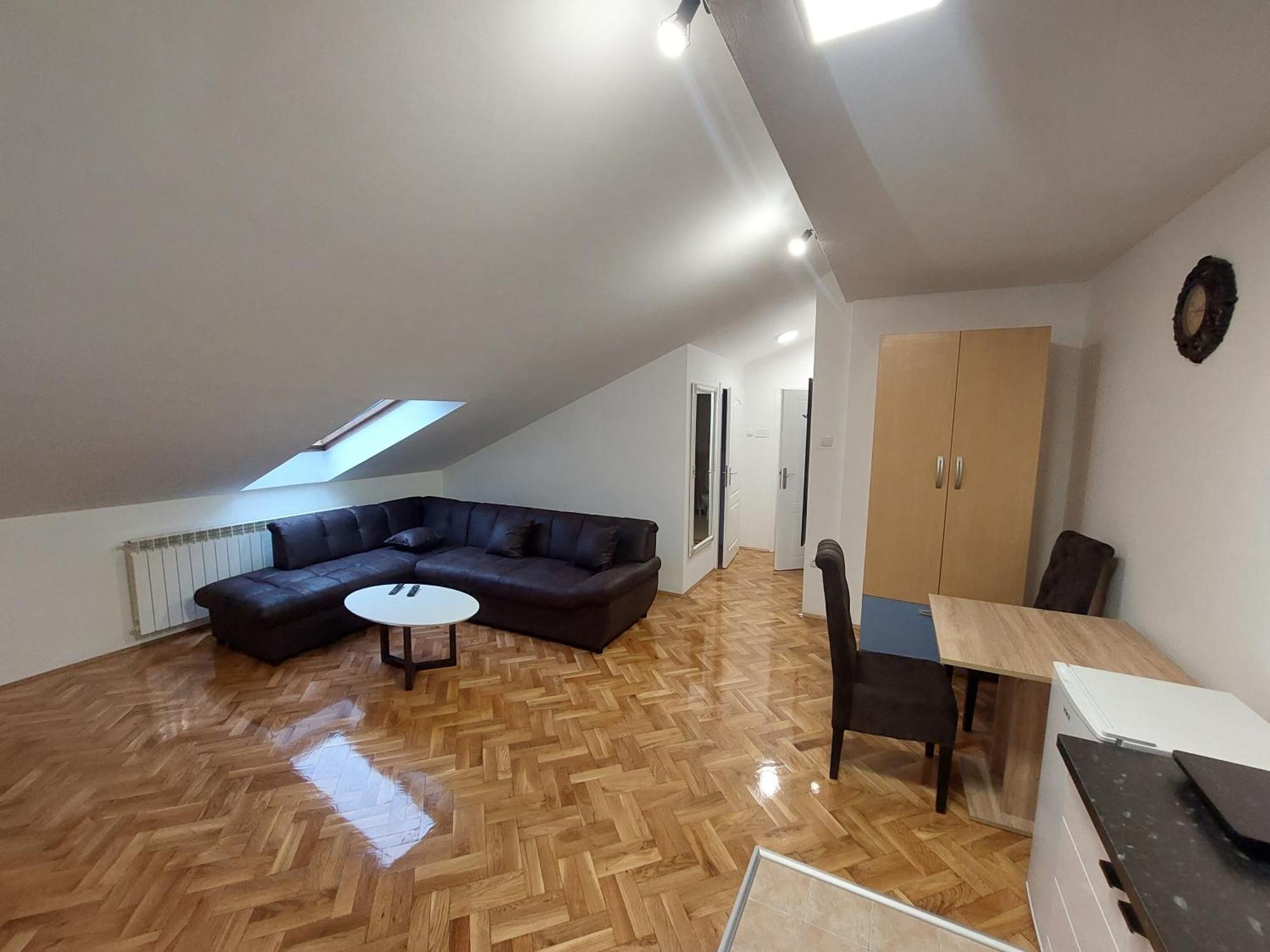 Apartmani Jasmin โนวีซาด ภายนอก รูปภาพ