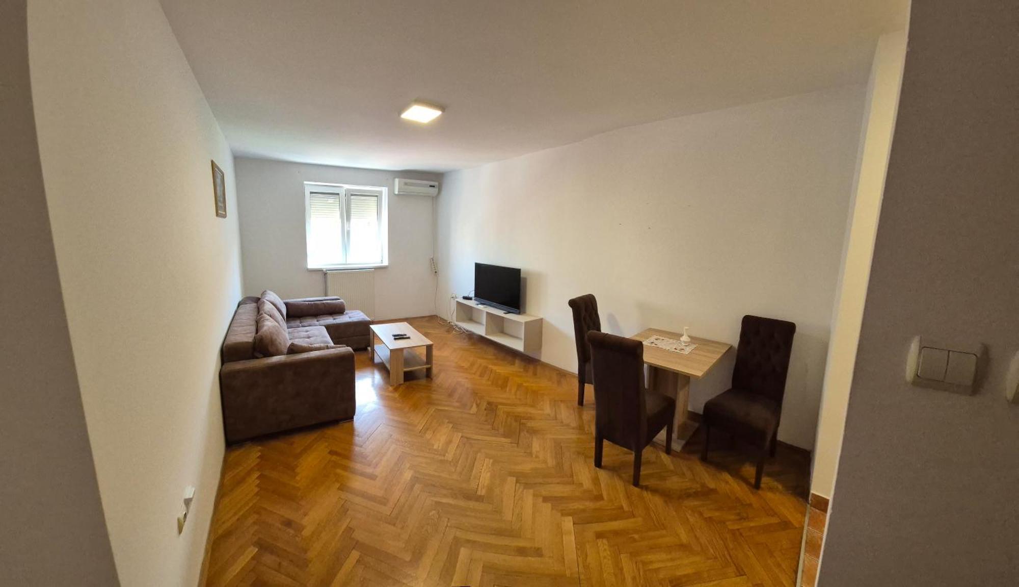 Apartmani Jasmin โนวีซาด ภายนอก รูปภาพ