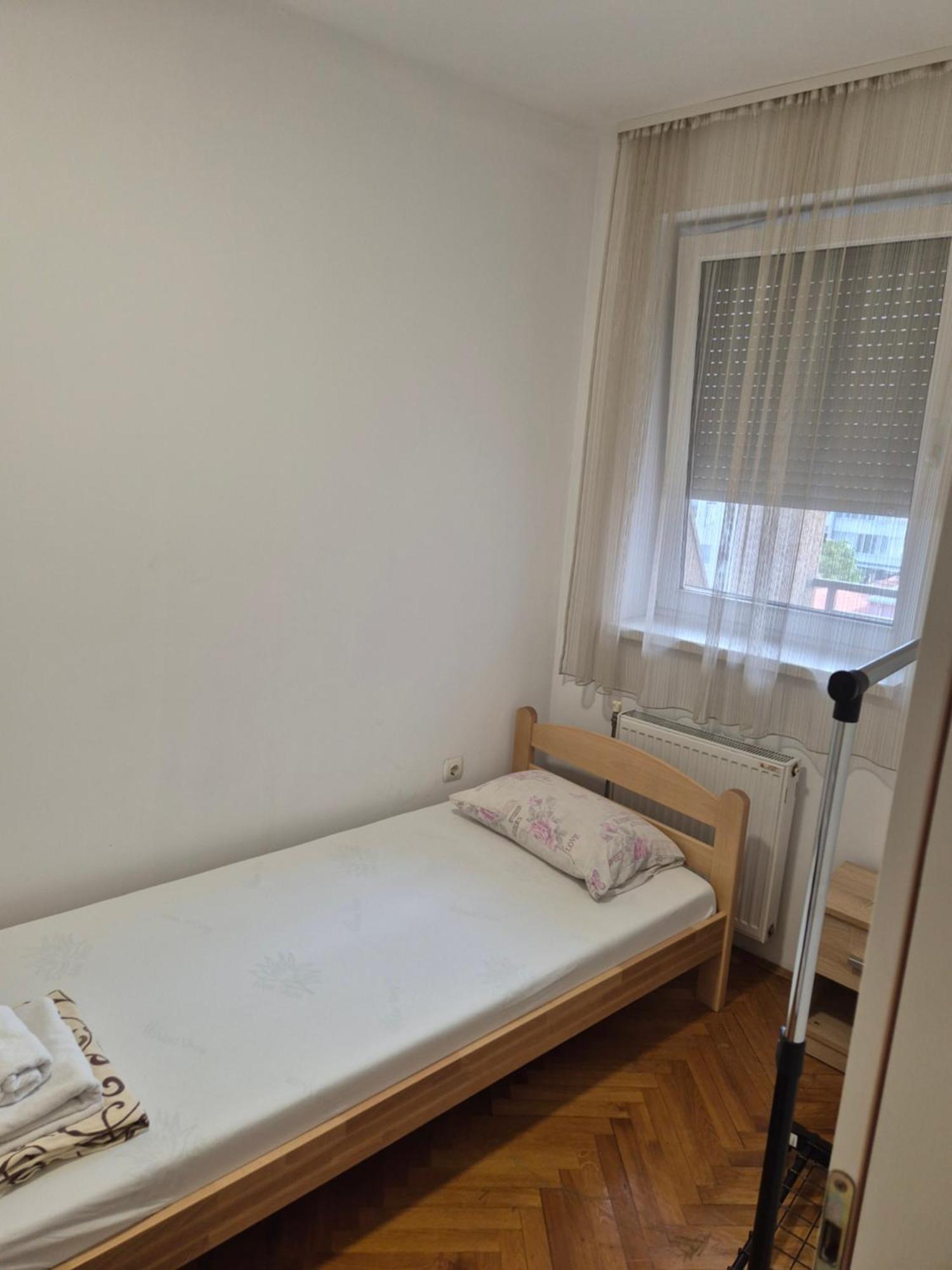 Apartmani Jasmin โนวีซาด ภายนอก รูปภาพ