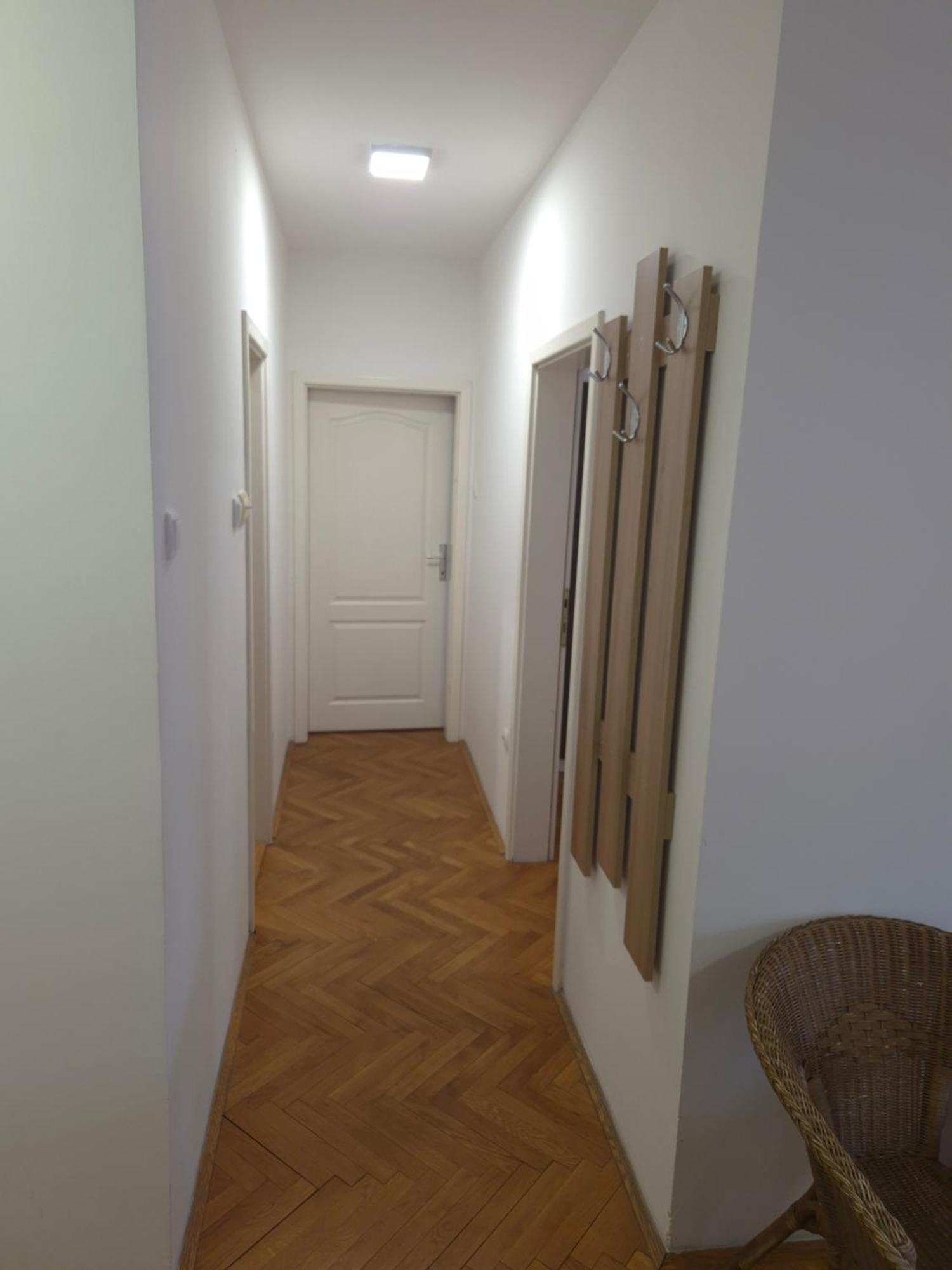 Apartmani Jasmin โนวีซาด ภายนอก รูปภาพ