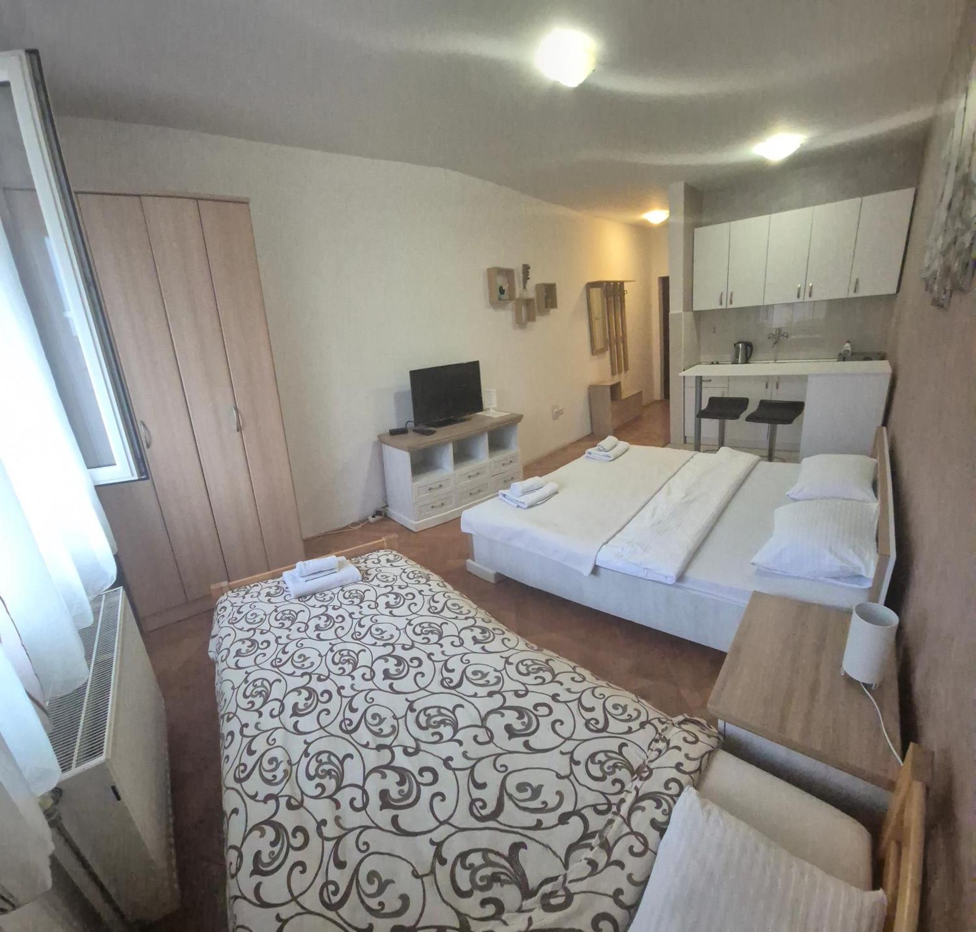 Apartmani Jasmin โนวีซาด ภายนอก รูปภาพ