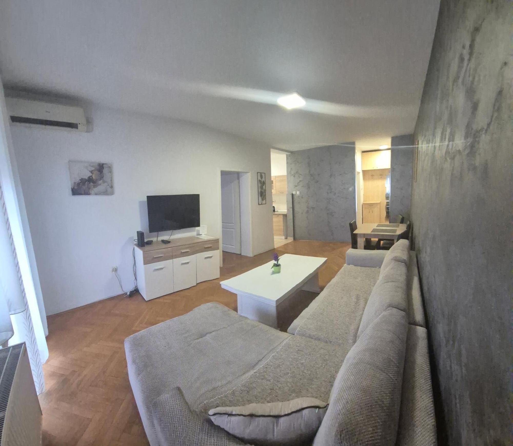 Apartmani Jasmin โนวีซาด ภายนอก รูปภาพ