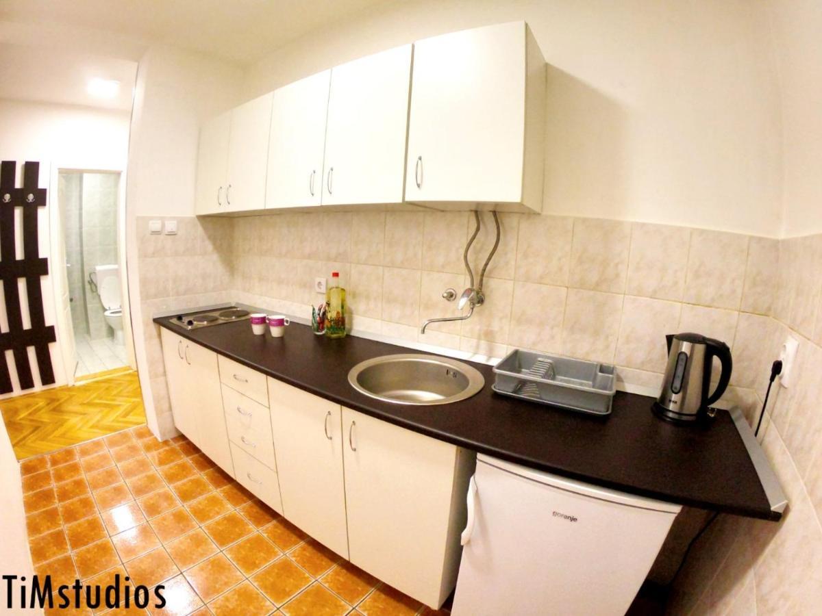 Apartmani Jasmin โนวีซาด ภายนอก รูปภาพ